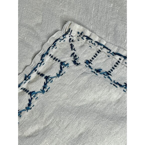 Linen Tablecloth With Blue Willow Design Cross Stitch Cream & Blue 48.75x64 VTG - Picture 5 of 16